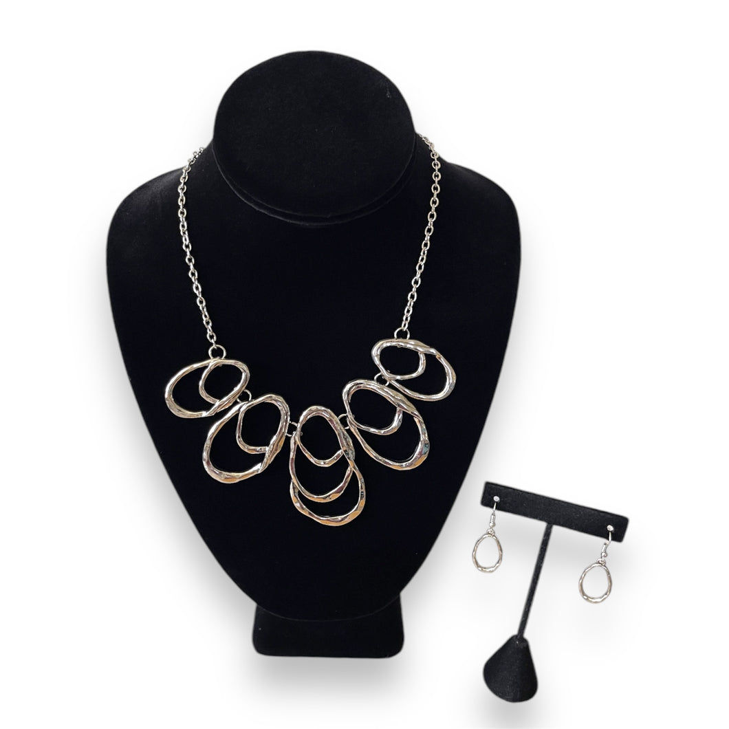 Boutique Fashion Silver Necklace & Earrings