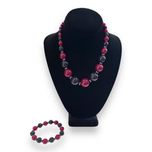 Load image into Gallery viewer, Vintage Necklace Preloved
